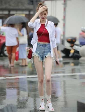 恶犬少女金丝旗袍