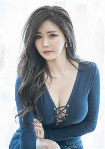 冷面军长娶了个丑妻