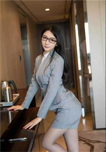 移除女性衣服