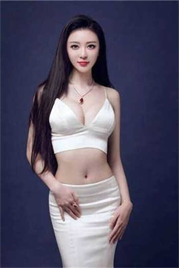 李青青和公公在货车里面