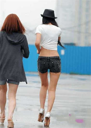 鄂州幸福一家人吃瓜