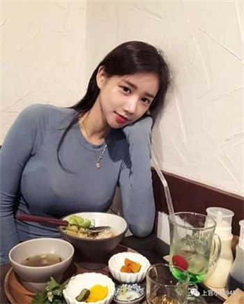 卖车视频很火的女的