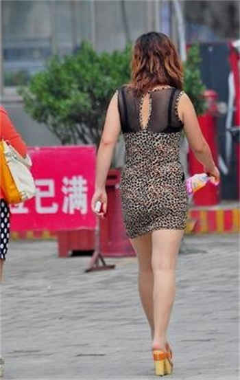 我们学校女厕所没门