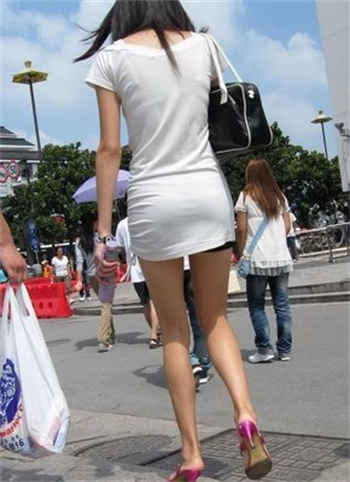 穿书七零文工团漂亮女配