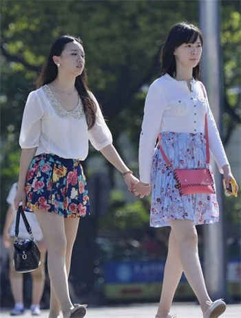 月新流坑神潜入大学校园