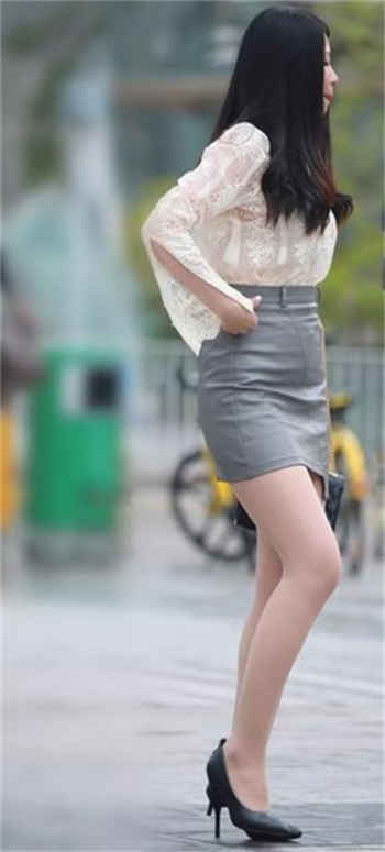女租客和房东冲房租