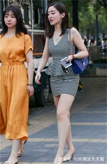 一女子在大街大便视频