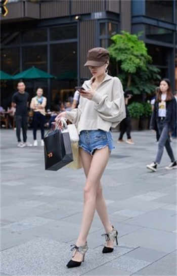 老头妇女公园交易视频