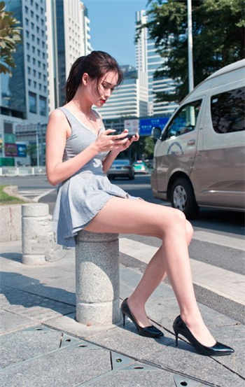 坠落的女销售电影