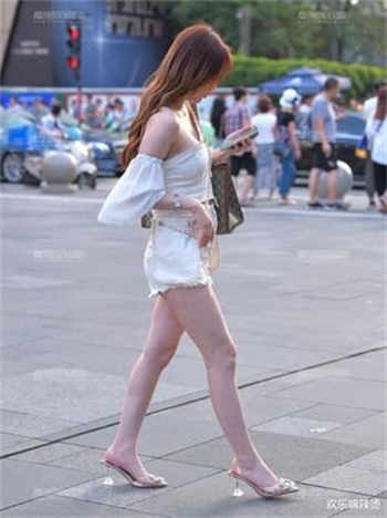 丫鬟被少爷体罚的故事