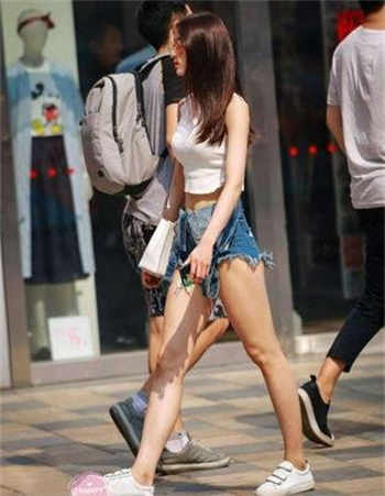 美女虐待室的内容简介