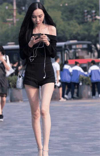 保险女业务员可以玩吗