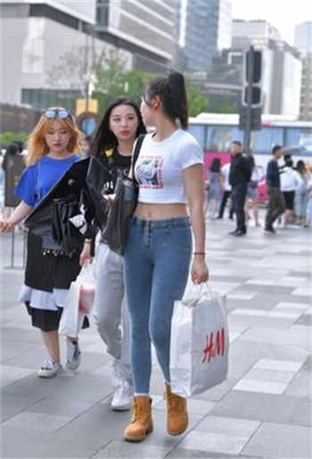 上海女子和狗连一起进医院