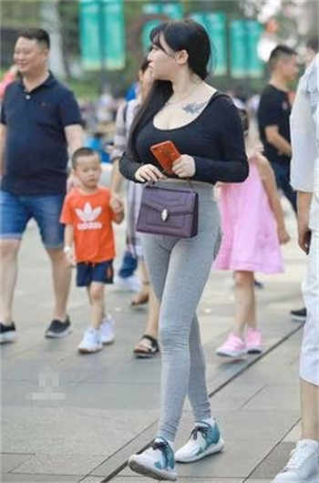 妻子与汽车业务员 下